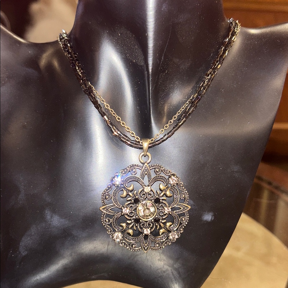 Cookie Lee Black and Gold Pendant Necklace - Picture 3 of 7